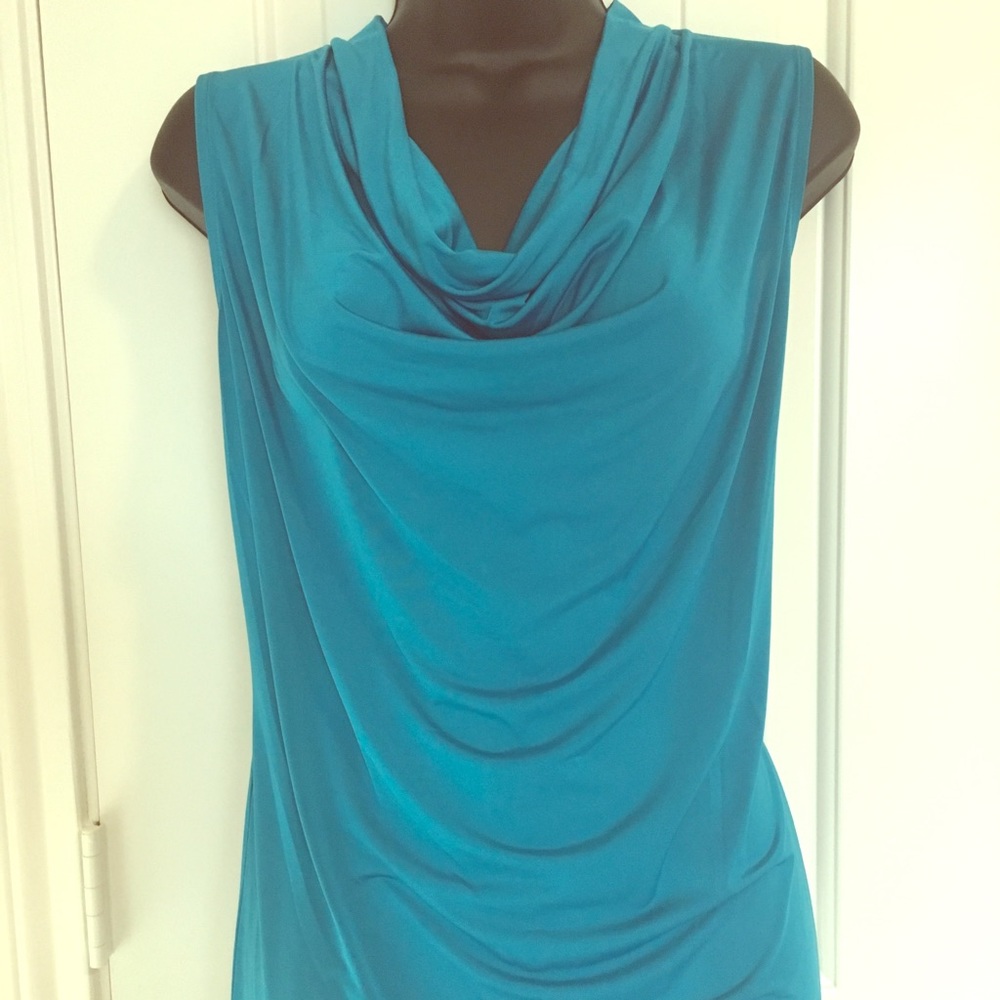 Flowing neck blue top 🦋